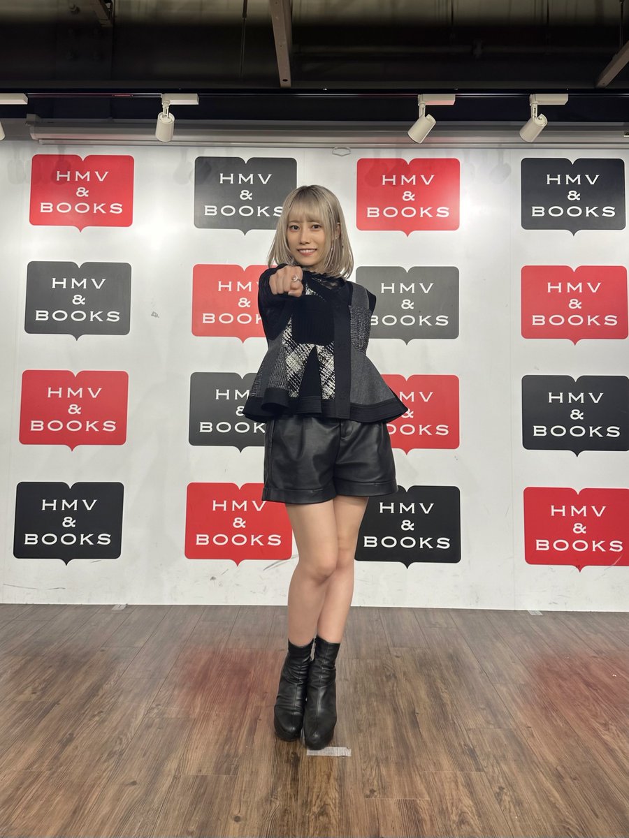 リリイベin HMV＆BOOKS SHIBUYA✨ ありがとうございました!! 3日間連続のイベント。どの瞬間も大切で尊くて。。楽しかった〜!! 応援たくさん伝わったよ！初めましてのトリコさん、昔からのトリコさん、みんな本当にありがとう！一緒なら何も怖くない!! 土日は大阪と名古屋！よろしくね☺︎ #りこ風