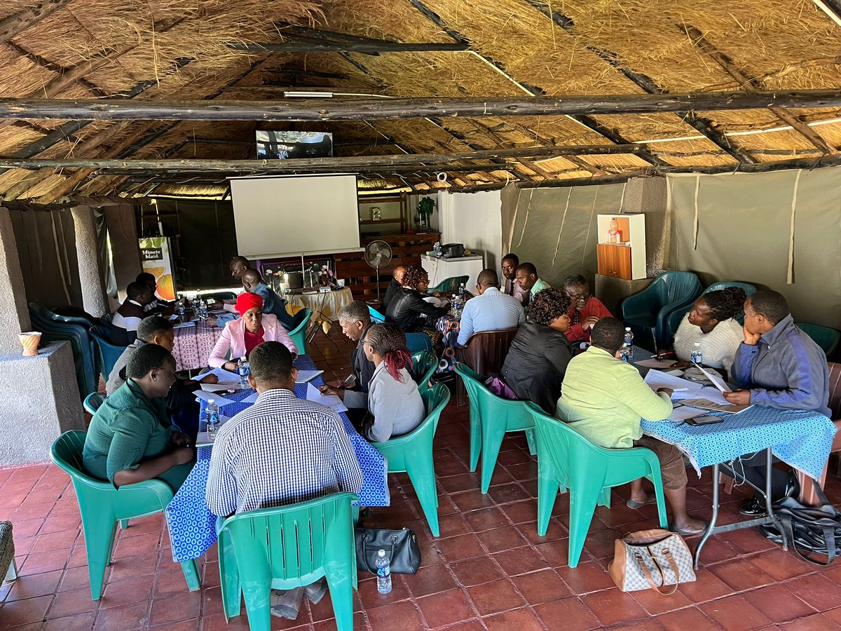 📢 Exciting news from the #ISANGOPROJECT! Our travelling exhibition is nearing completion. Today, we had a productive workshop @ZoneAtelier Hwange with dedicated volunteer teachers. Together, we validated the contents and designs, and also crafted an evaluation process.
