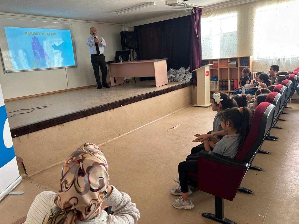 Öğrencilerimize OPET tarafından verilen temiz tuvalet kapmanyası eğitiminden.
<a href="/kemalcebervali/">Kemal Çeber</a> <a href="/yasintepe/">Yasin TEPE</a> <a href="/ucrrbsrr/">Büşra Uçar</a> <a href="/burhan_yuksel23/">Burhan Yüksel</a> <a href="/katranci_mehmet/">Mehmet KATRANCI</a> <a href="/OpetTr/">Opet</a>