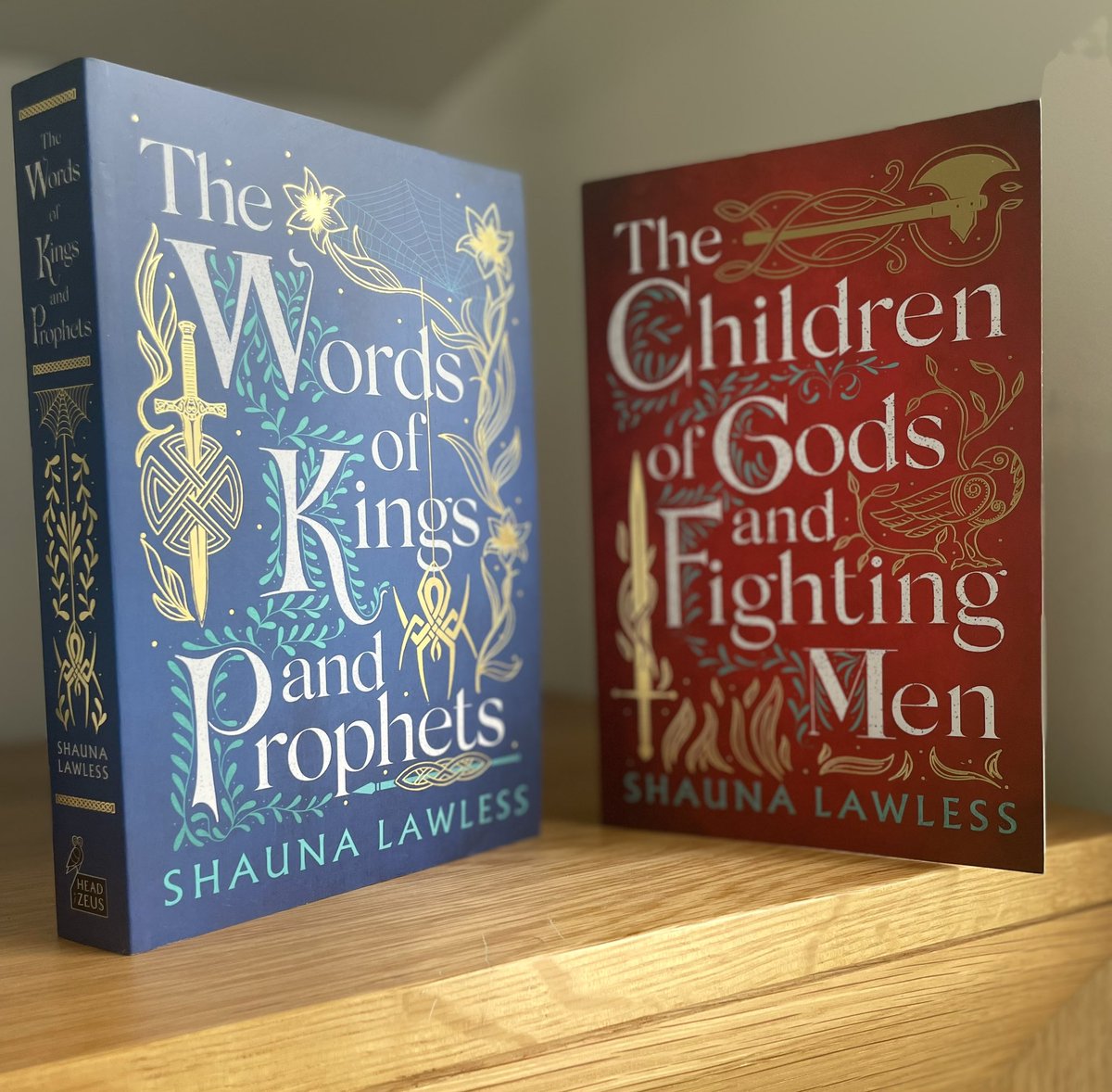 How about a GIVEAWAY!! ❤️📚 To celebrate that the paperback of The Words of Kings and Prophets is being released in TWO WEEKS - I am giving away these TWO paperback editions You must… Follow Like Retweet All boosts appreciated 🔥🔥🔥 (Closes 30th May)