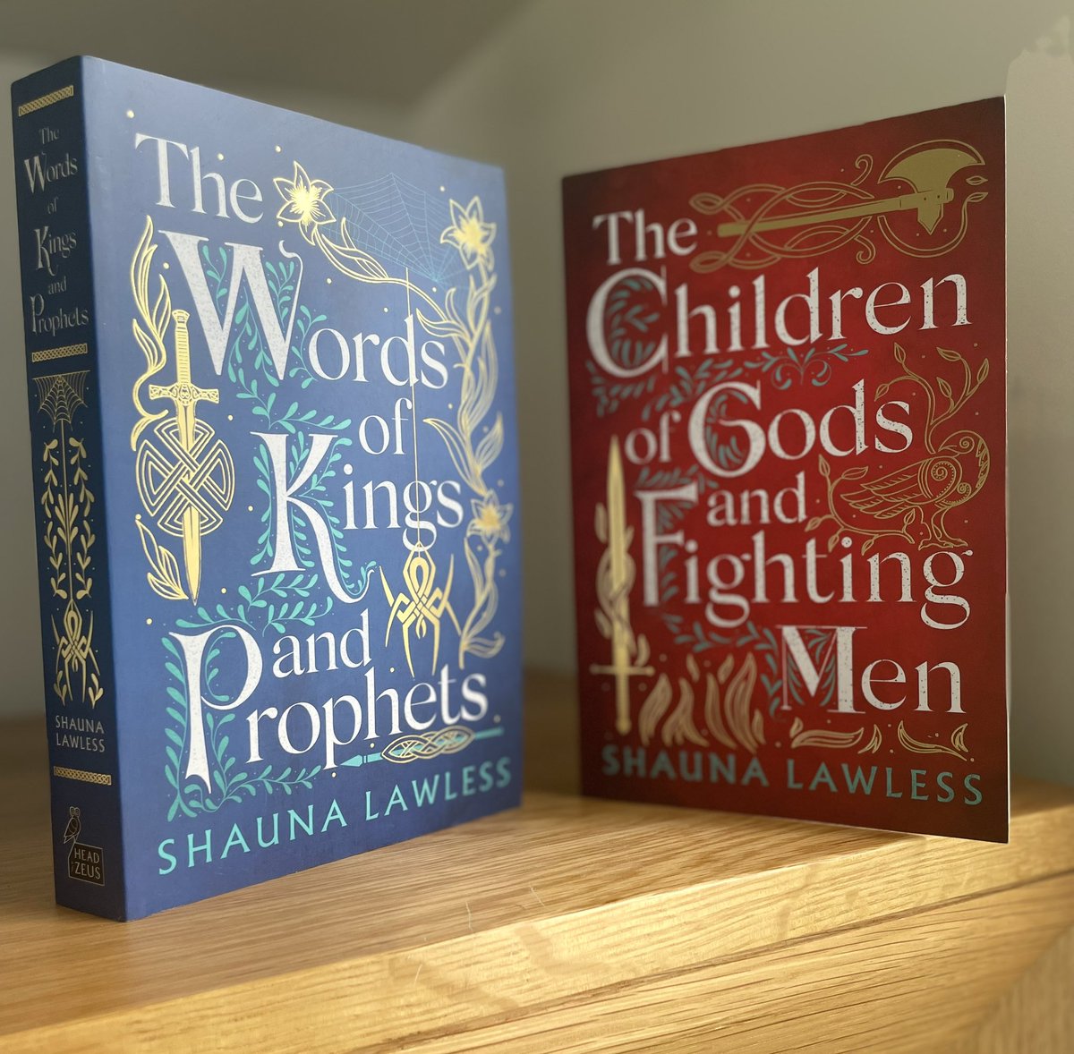 How about a GIVEAWAY!! ❤️📚

To celebrate that the paperback of The Words of Kings and Prophets is being released in TWO WEEKS - I am giving away these TWO paperback editions 

You must…

Follow
Like
Retweet 

All boosts appreciated 🔥🔥🔥

(Closes 30th May)