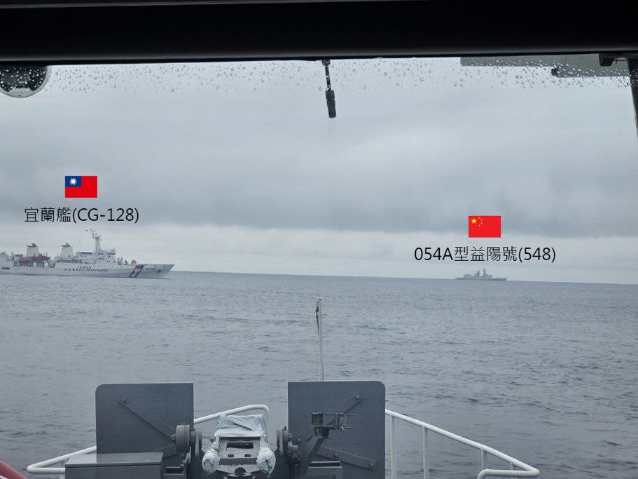 Tayvan ve Çin'in savaş gemileri karşı karşıya.