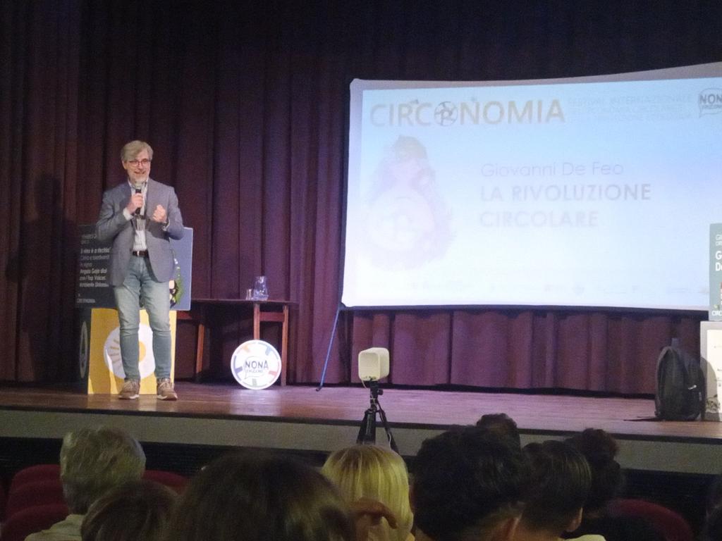 Giovanni De Feo e la sua "rivoluzione circolare" è il protagonista del pomeriggio di #Circonomia dedicato alle scuole