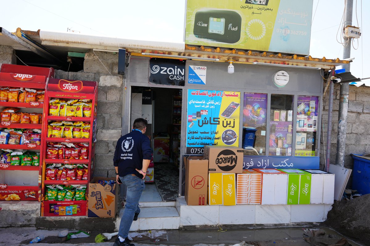 Ms. Pamela Hack, Deputy Principal Officer of @USCGERBIL & accompanying delegation from #USAIDMiddleEast visited Darashakran #Syrian #refugee Camp in #Erbil. The US delegation met with camp residents & discussed WFP's crucial #foodassistance to #vulnerable families. 1/2