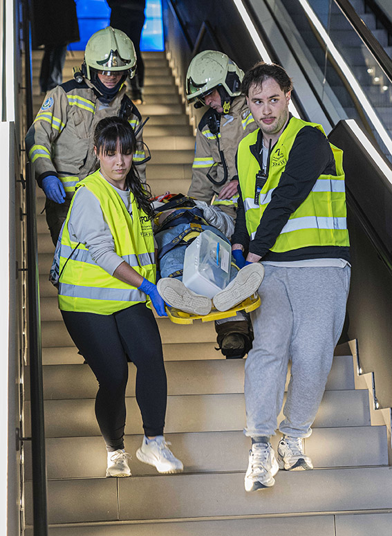 COEGIenfermeria's tweet photo. 🚨Eskerrik asko a todxs lxs participantes en el ejercicio práctico de #urgencias y #emergencias  
Zorionak a lxs enfermerxs que finalizan el experto. ¡Gran trabajo! 🙌 E
skerrik asko gaur urgentzia eta larrialdi-ariketa praktikoan parte hartu duzuenoi 👐
ℹ️https://t.co/zpphzJluUB https://t.co/QjuM08v46Y