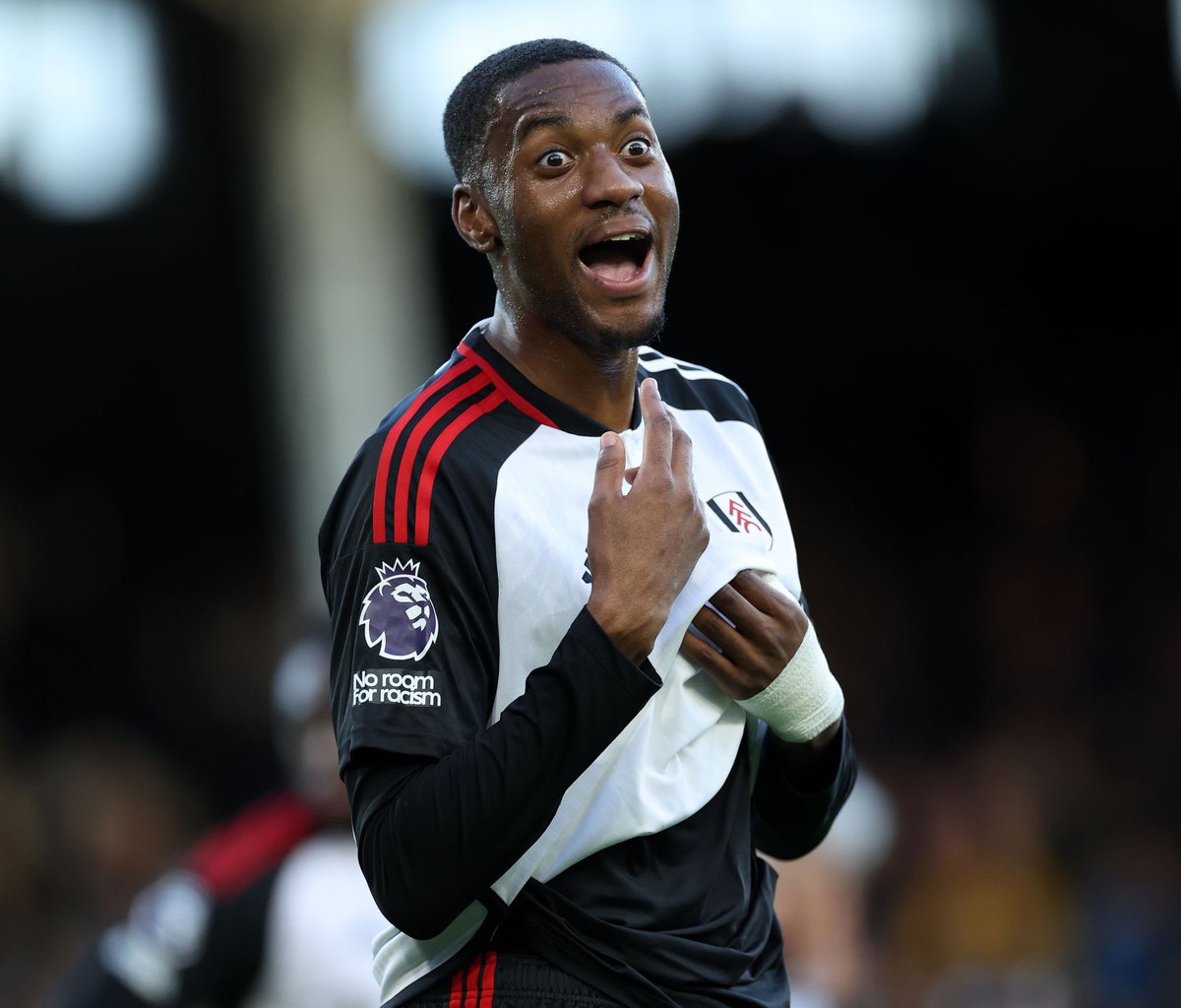 🚨🏴󠁧󠁢󠁥󠁮󠁧󠁿 𝐉𝐔𝐒𝐓 𝐈𝐍! Manchester United are pushing to sign Tosin Adarabioyo on a free transfer. #MUFC [@SamC_reports]