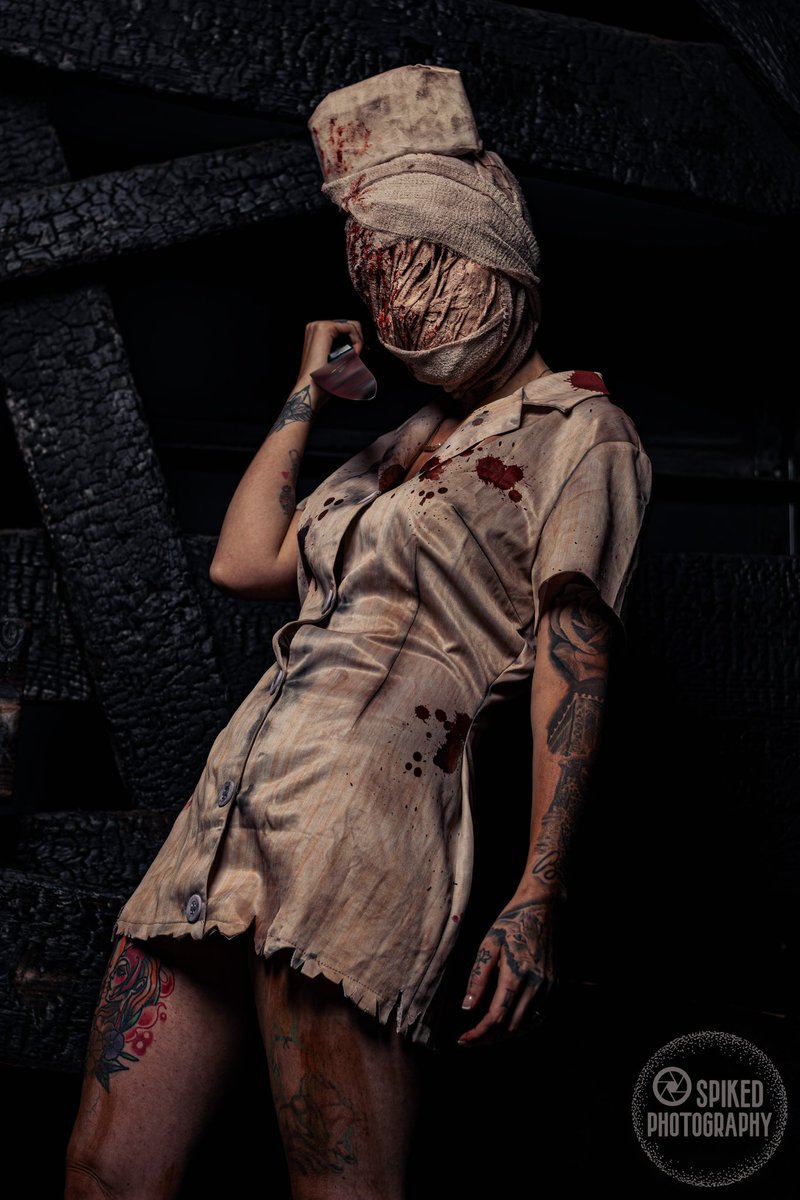 Happy 21st birthday to Silent Hill 3, the game that completely changed my teenage years and that made me fall in love with horror games. I love you❤️ <a href="/SilentHill/">Silent Hill Official</a> <a href="/KONAMIUK/">KONAMI UK</a> <a href="/Konami/">Konami</a> #silenthill3 #silenthill #heathermason #cosplay