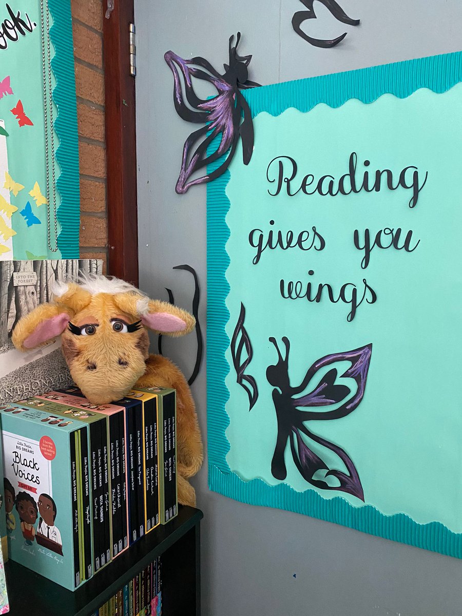 Harold the happy, healthy giraffe is having a wonderful time at <a href="/BriarHillSch/">Briar Hill Primary School</a> this week, helping the children to make healthy choices! 🦒 #SCARF #Haroldthegiraffe #PSHE #Wellbeing