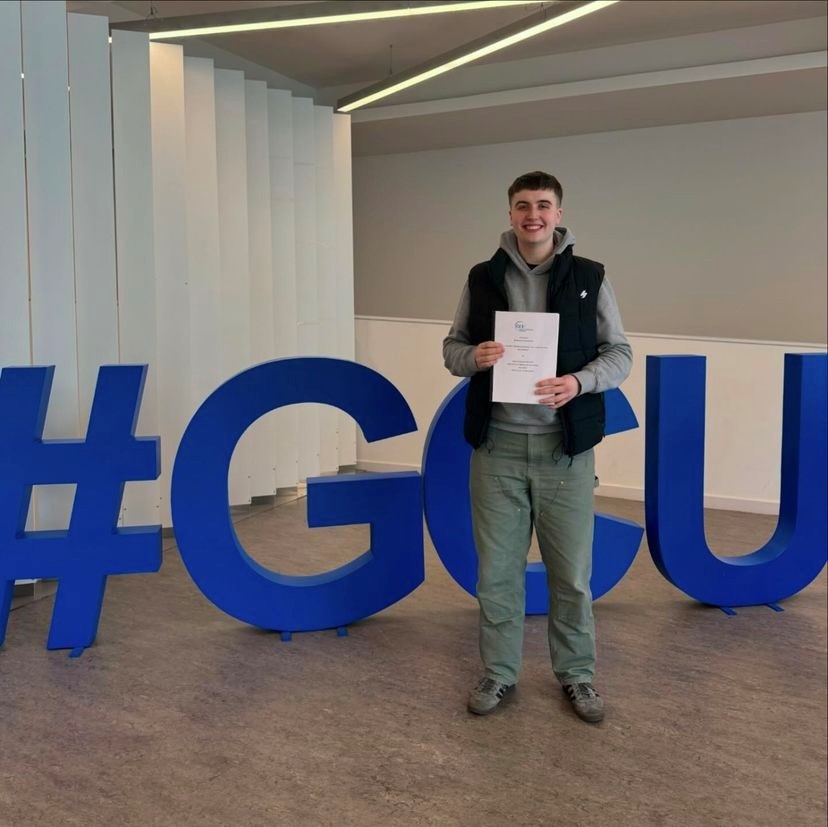 📣 | 'I’m proud to be part of the University for the Common Good because I met some like-minded people.' 2024 Multimedia Journalism graduate Darren Adams tells his #GCUGradStory 📖 Read more: 📲 caledonianblogs.net/gcustudentstor… #JoinGCU24