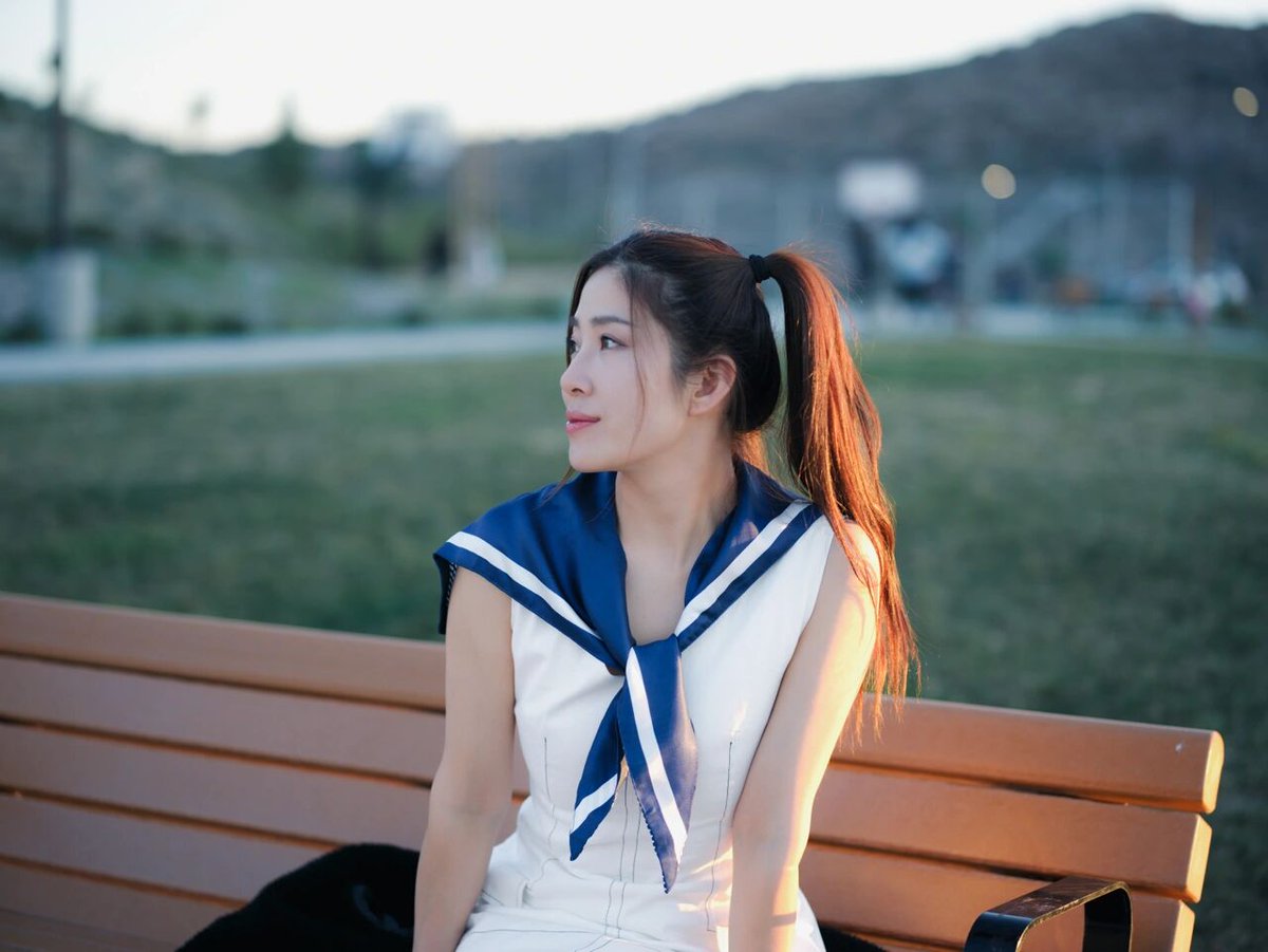 In my school uniform, I’m wrapped in nostalgia. Watching students play baseball, I’m filled with happy memories and achieved dreams.