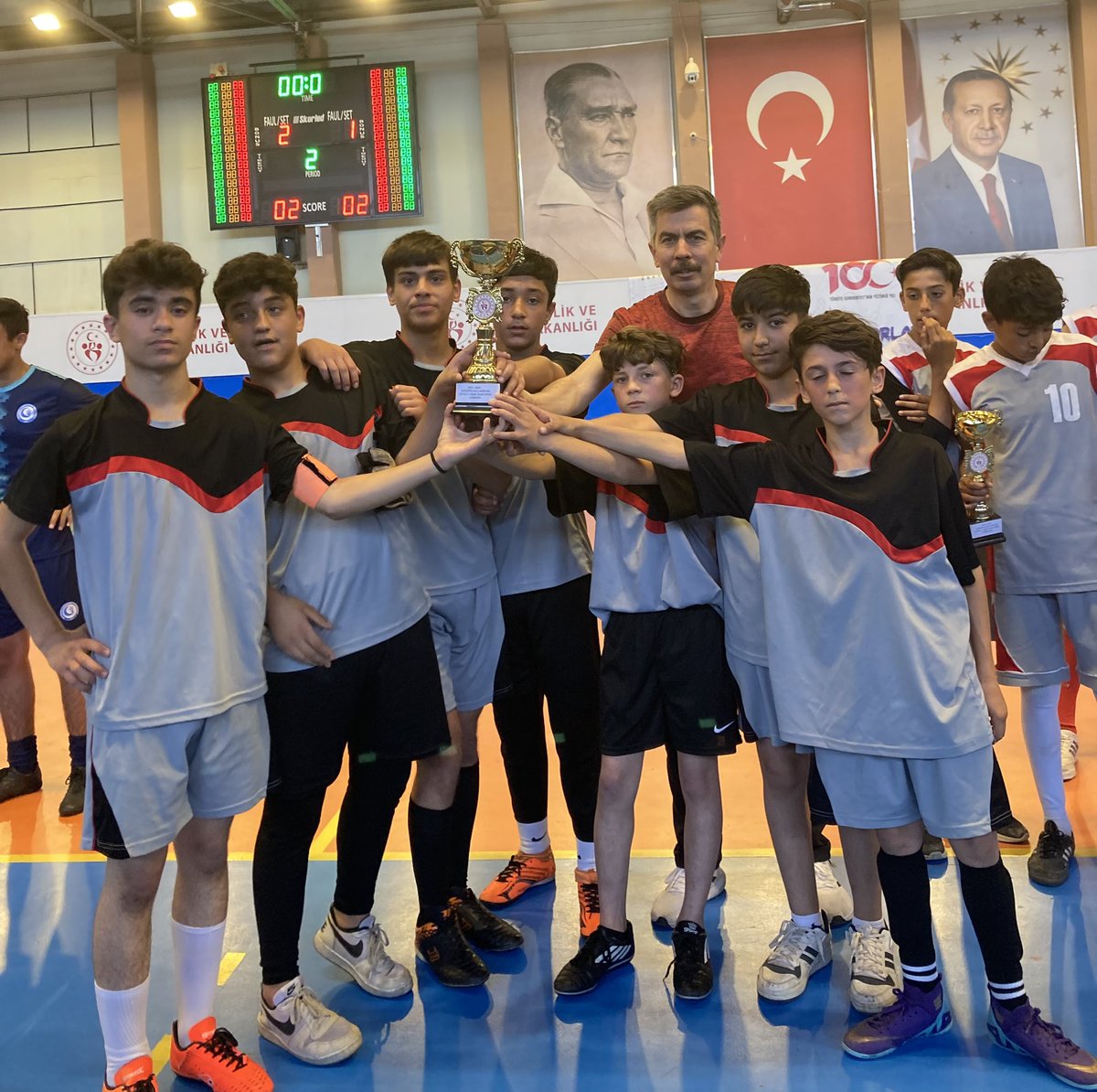 naildmts's tweet photo. Nevşehir Okul Sporları Futsal 2.Küme Müsabakaları⚽️Ayaklarınıza sağlık Gençler👏 
Nevşehir Gençlik ve Spor İl Müdürülüğüne Teşekkür ediyoruz🇹🇷 https://t.co/rdfZRmmQj8