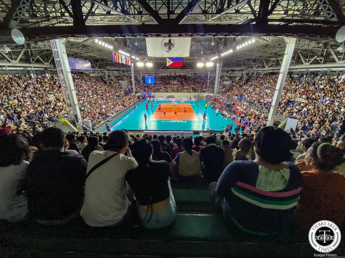 4️⃣,9️⃣4️⃣5️⃣ fans packed the Rizal Memorial Coliseum to watch the debut of Alas Pilipinas Women! 🇵🇭🏐 #Sambansa #AVCChallengeCup