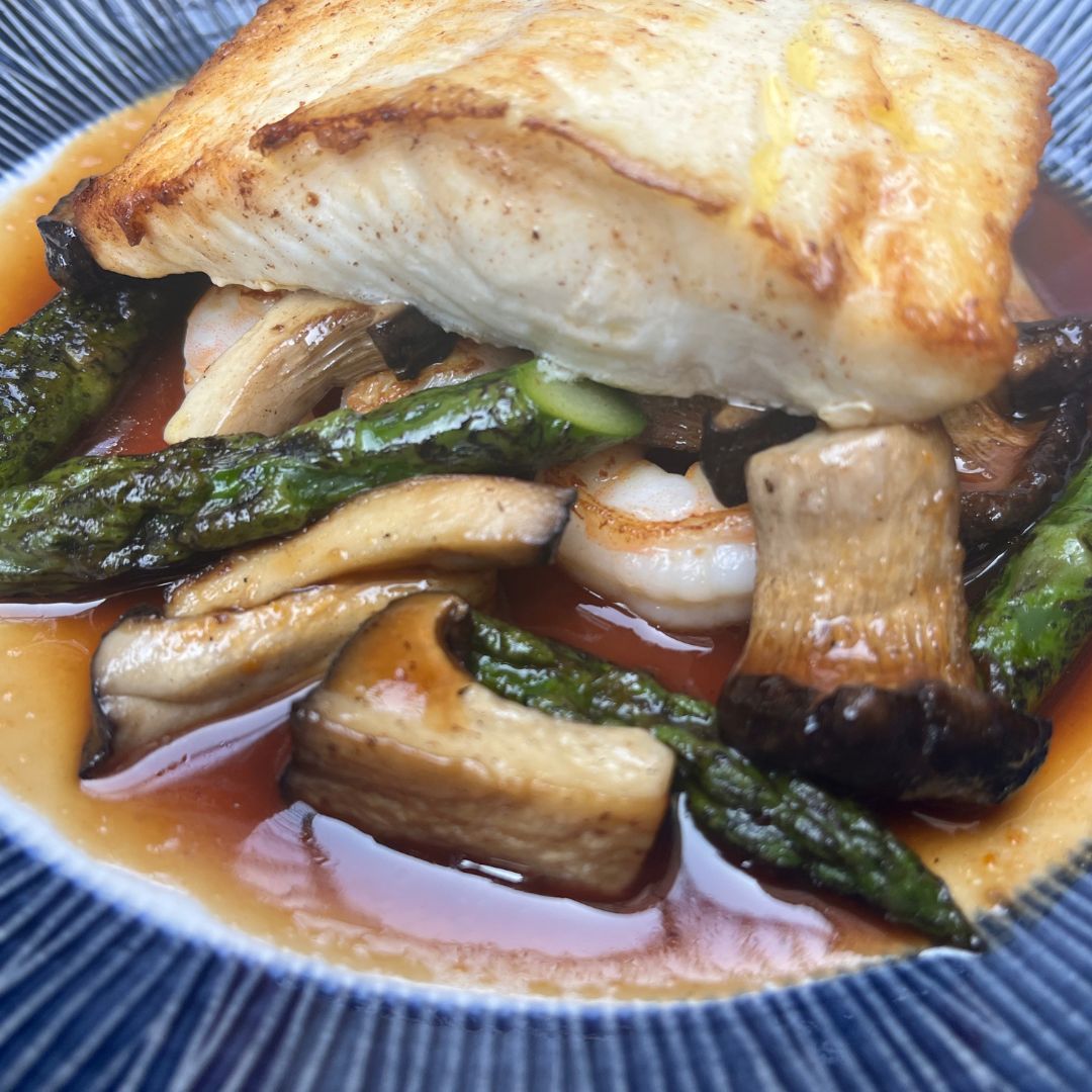 Here's a closer look at the latest addition to our a la carte - Halibut, asparagus, king oyster mushrooms, king prawns, and citrus gravy. It's going down a storm. 🌩️ 🦞 #gambaglasgow #halibut #asparagus #glasgow #freshseafood #restaurantstyle #foodblogger #deliciousfood