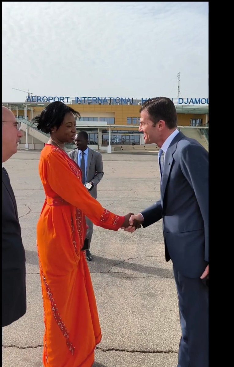 #Ndjamena| U/S @GiorgioSilli attends the inauguration ceremony of the President of the Republic of Chad 🇹🇩@GmahamatIdi: 🗣️'I wish good work on behalf of 🇮🇹 Government. Italy remains strongly committed to the stabilisation of the Sahel’. @ItalyinCam