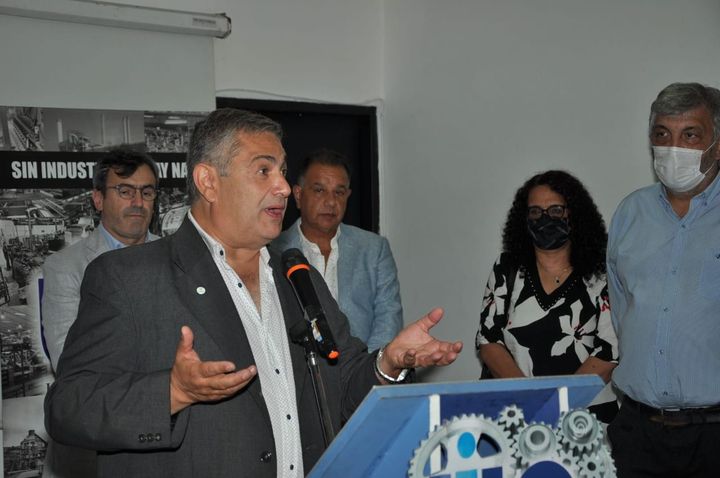 PCepba's tweet image. Hoy desde las 10,40 hs saldré al aire por Radio3 de Tres Arroyos Seguilo en directo por radio3.com.ar