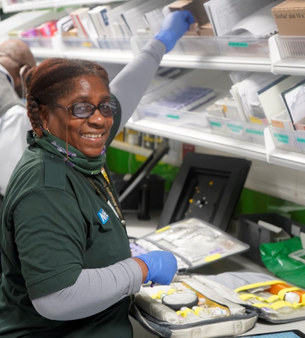 Our medicines packing and pharmacy teams ensure #TeamLAS clinicians have the right drugs available when out on ambulance shifts in London. Join this team as a Pharmacy Technician to help us save lives ➡️ buff.ly/4buo5aS #LondonJobs