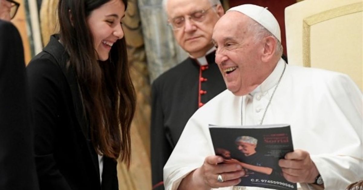 #Pope Francis says 'as Christians, we know that our faces are destined to reflect a beauty that goes beyond....that is not subject to the planned trends of the fashion business, the business of culture, the culture of appearances...' catholicnewsworld.com/2024/05/pope-f…