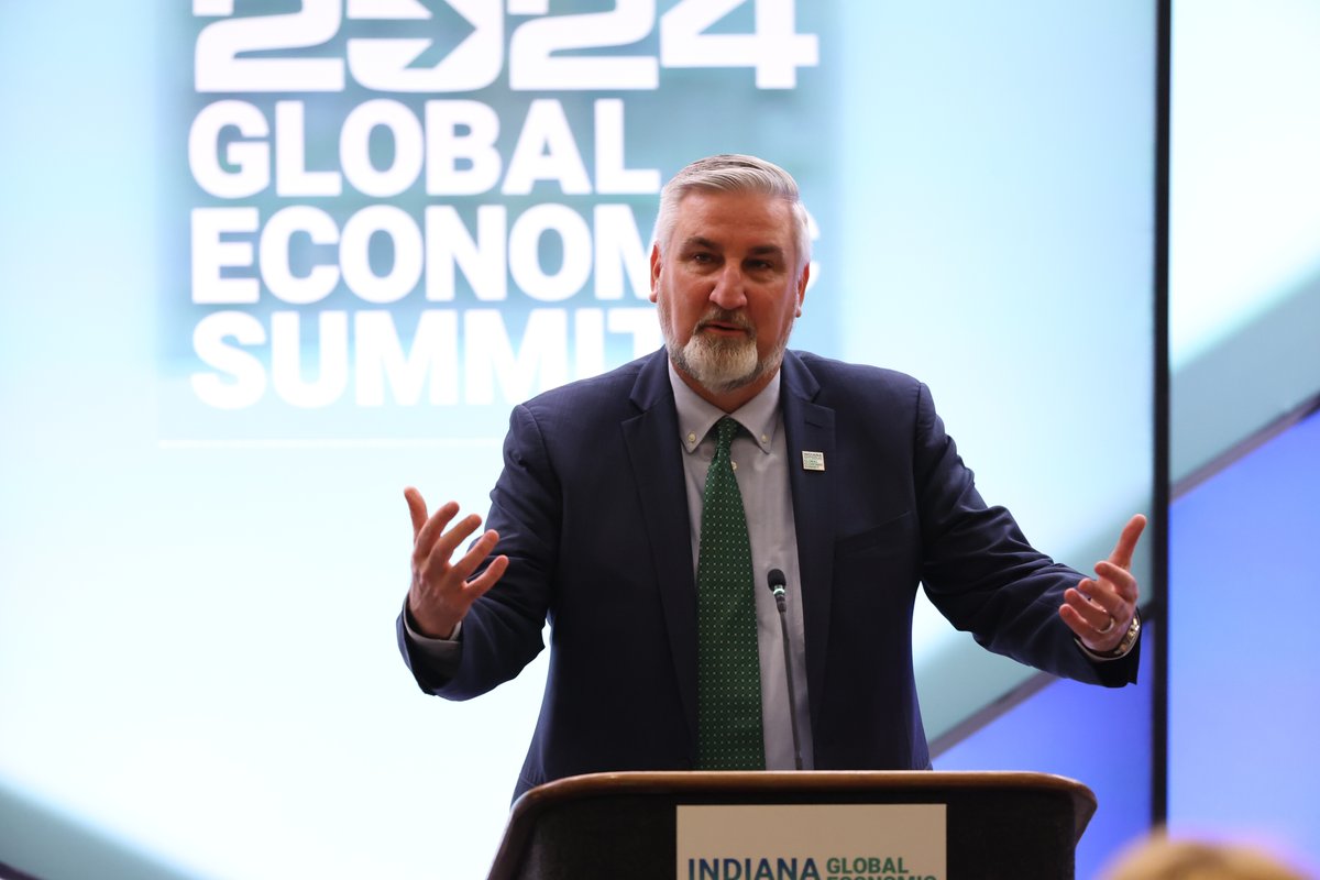 Indiana_EDC's tweet image. What a way to kick off the #INGlobalSummit! @GovHolcomb and Sec. Rosenberg welcomed our international guests to #Indiana during a diplomatic roundtable breakfast. We are delighted to host delegates from more than 40 countries at this summit!