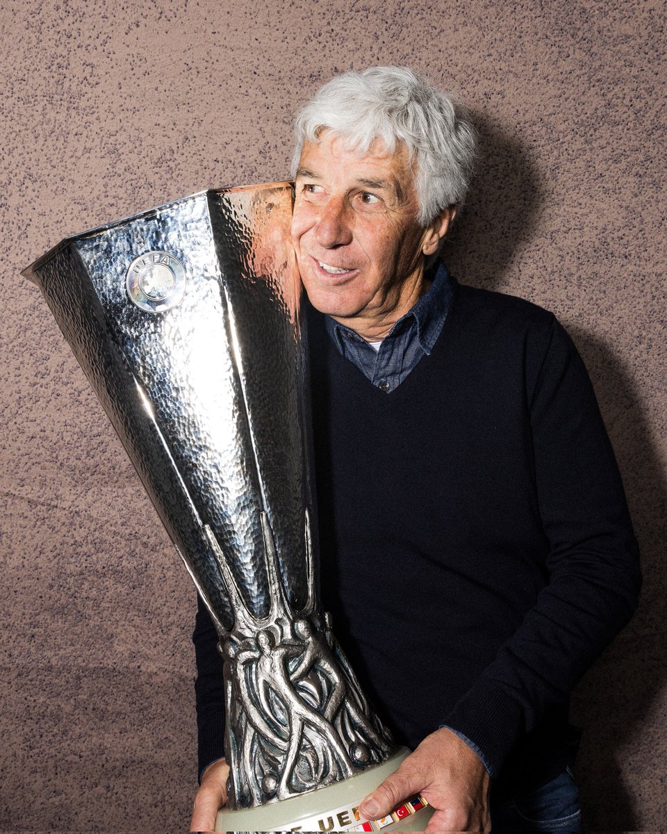 66-years-old Gian Piero Gasperini is now the oldest coach to win the Europa League 🏆

It's the first trophy of his managerial career 🤩
#GetSporty #UEL