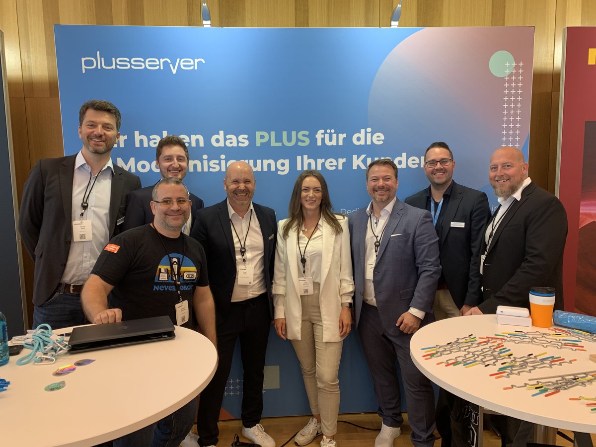 Volles Haus bei der TIM Conference in Wiesbaden und an unserem Messestand herrscht reger Betrieb. Partnerschaften sind uns einfach wichtig. #timconference #partnerschaft #privatecloud #hybridcloud #plusserverrocks