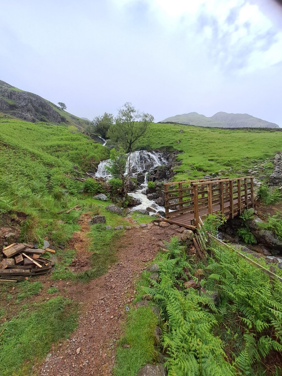 The overnight rain has certainly made a difference to working conditions in Langdale today! luckily we got the new bridge beams over before the rain.@NorthWestFoss