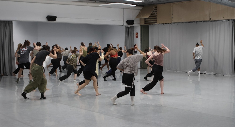 🩰Bailarines americanos y europeos intercambian conocimientos de #danza Por segundo año, el Centro de Creación Coreográfica de Andalucía acoge un programa formativo con la @UMich, coordinado por la compañía Marcat Dance 🔗lajunta.es/4tebf @AndaluciaJunta @JuntaSevilla