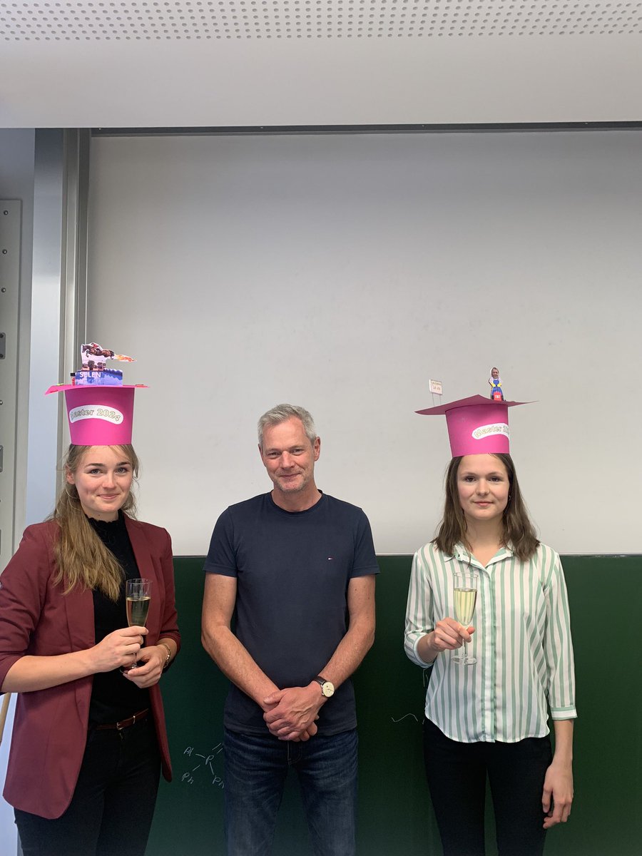 Congratulations to Anne and Johanna, who successfully defended their master thesis in our group!
We wish them both the best for their future PhD studies! * #GradGoals #ThesisDone #MasterMinds <a href="/tudresden_de/">TU Dresden</a>