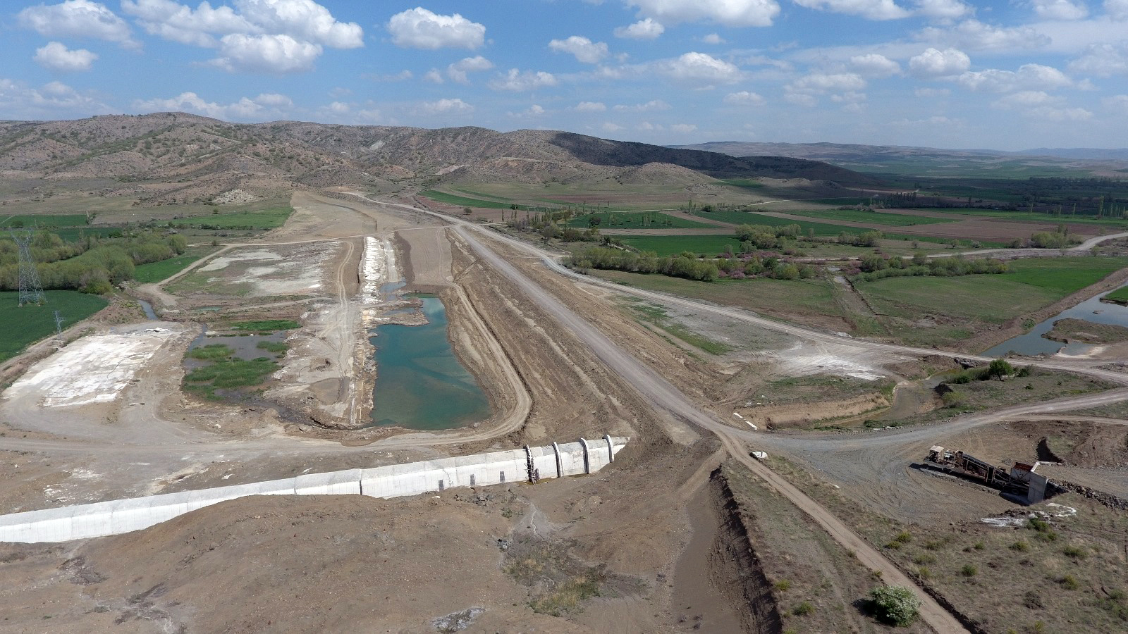 SUNGURLU GAZETESİ on X: "SUNGURLU BARAJI 2025 YILINDA TAMAMLANACAK... İLÇENİN İÇME SUYU SORUNUNU KÖKÜNDEN ÇÖZECEK SUNGURLU - Tarım ve Orman Bakanlığı Devlet Su İşleri (DSİ) Genel Müdürlüğü, Sungurlu Barajı inşaatında sona yaklaşıldığını