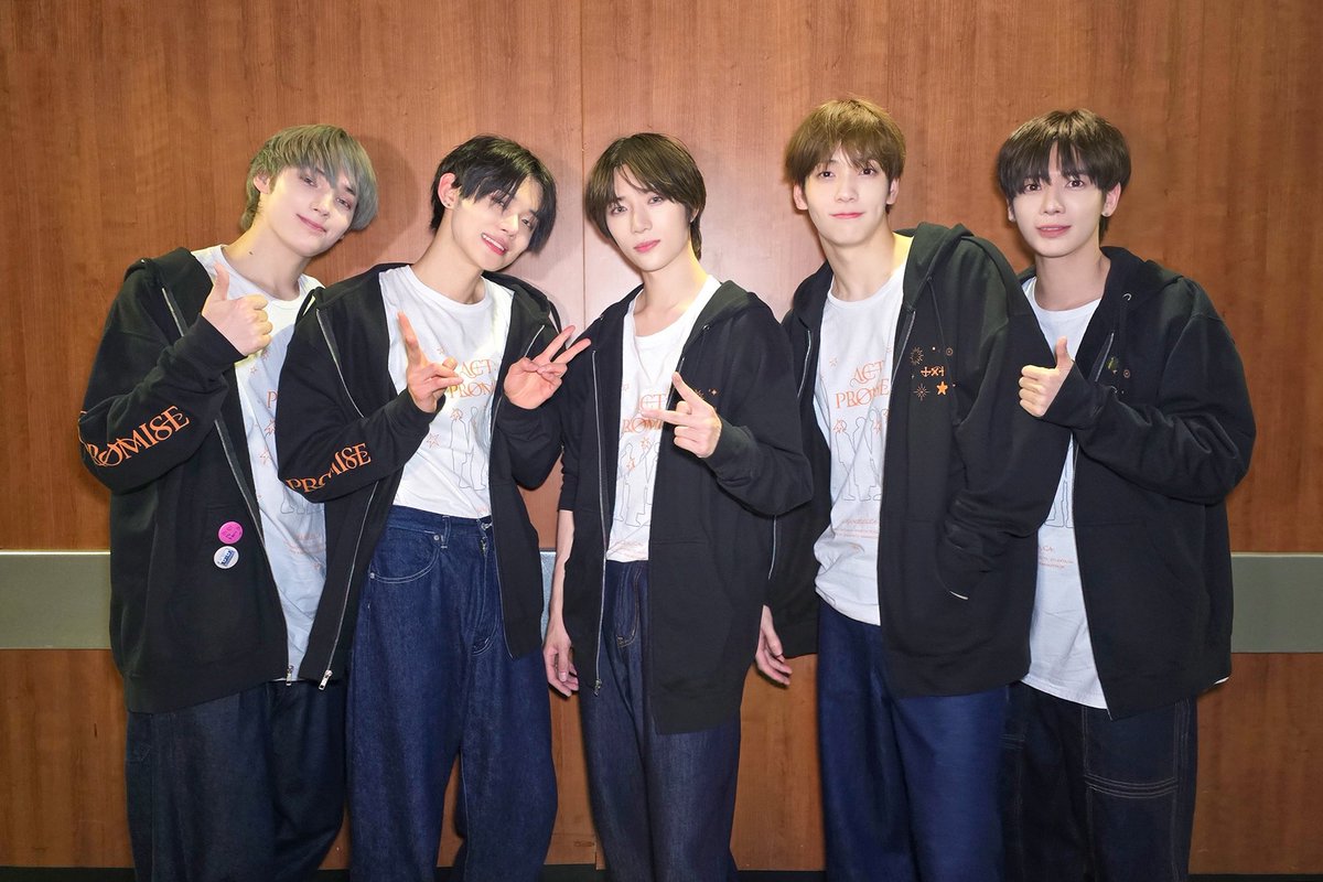 [#오늘의TXT] 240522 TOMORROW X TOGETHER WORLD TOUR <ACT : PROMISE> IN LOS ANGELES DAY2 MOA's existence makes us happy Let's meet again 💚 #투모로우바이투게더 #TOMORROW_X_TOGETHER #TXT #ACT_PROMISE #TXT_TOUR_ACTPROMISE #TXT_IN_LOSANGELES