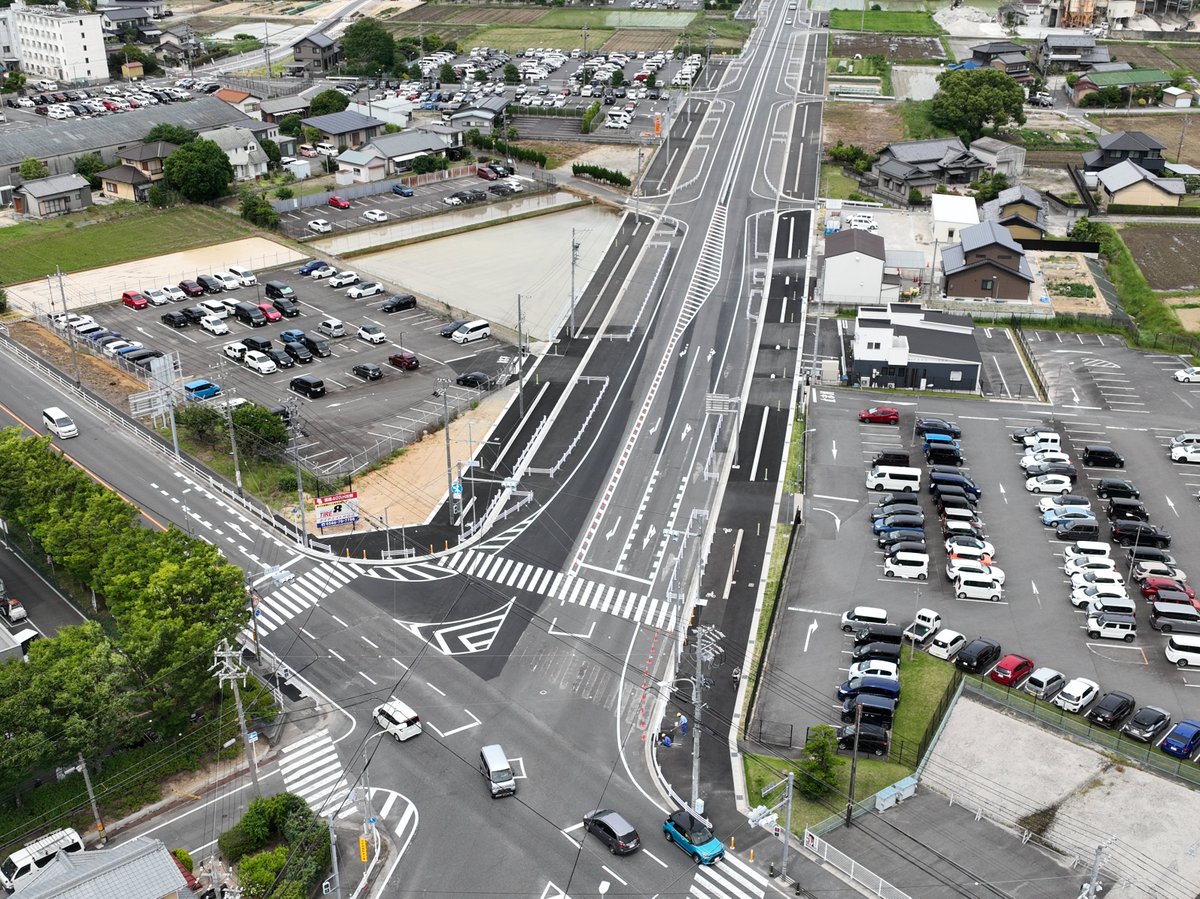 KONDO_GROUP's tweet photo. 土木事業部の現場紹介
道路改良工事
本社すぐそばの道路工事が完了しました。 https://t.co/fFzilmrNFT