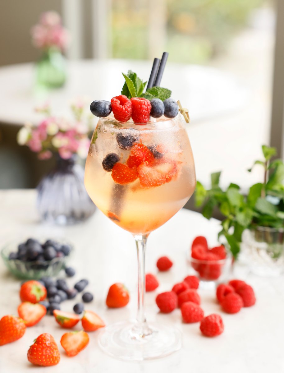 IrelandBlueBook's tweet photo. "Refreshing summer mocktails to enjoy anytime" Bring a touch of class to your parties this summer. 
https://t.co/p1Ti75BP9q https://t.co/AcIicRbrzD