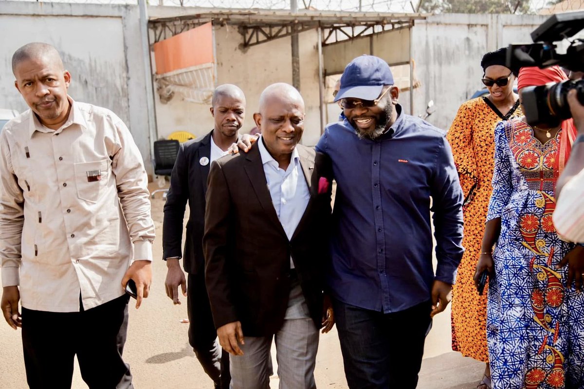 𝑻𝒓𝒊𝒔𝒕𝒆 𝒎𝒂𝒊𝒔 𝒇𝒊𝒆𝒓!
Triste pour mon pays;
Triste pour le peuple de Guinée;
Triste pour la presse guinéenne;
Triste pour le grand frère Fana;
Triste pour le doyen Yacine;
Triste pour le CNRD!
Fier de ma team Djoma média, on a tenu jusqu’au bout!
𝐈𝐧𝐟𝐢𝐧𝐢𝐞