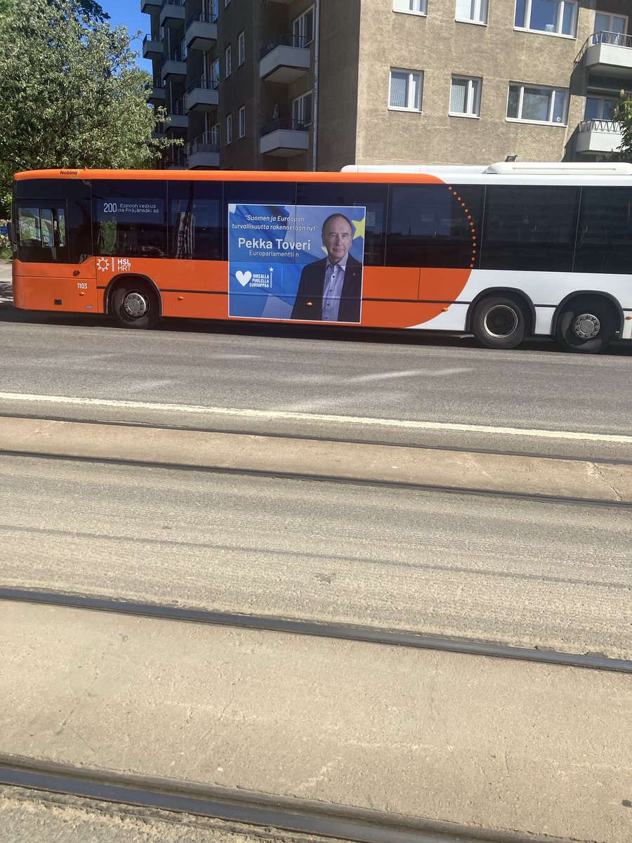 Tämmöisen bongasin Helsingistä.
#Kokoomus #Helsinki