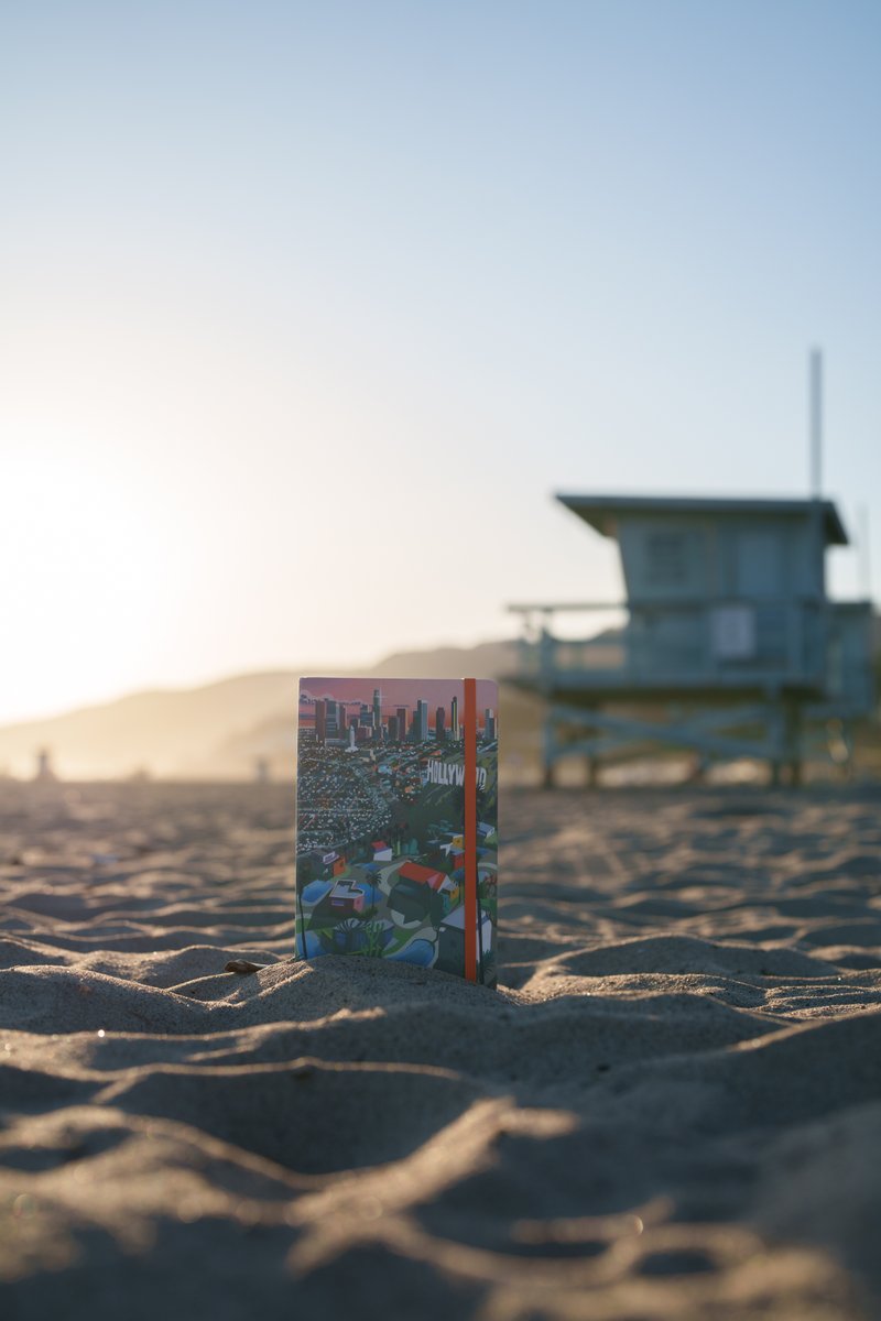 moleskine's tweet image. From the #HollywoodHills to the #SantaMonicaPier, from the morning sunshine to the golden hour, explore #LosAngeles through the eyes of illustrator #CarloStanga and inspire your creativity with the iconic city.

Discover more on moleskine.com/en-us/shop/lim…

#MoleskineIamtheCity