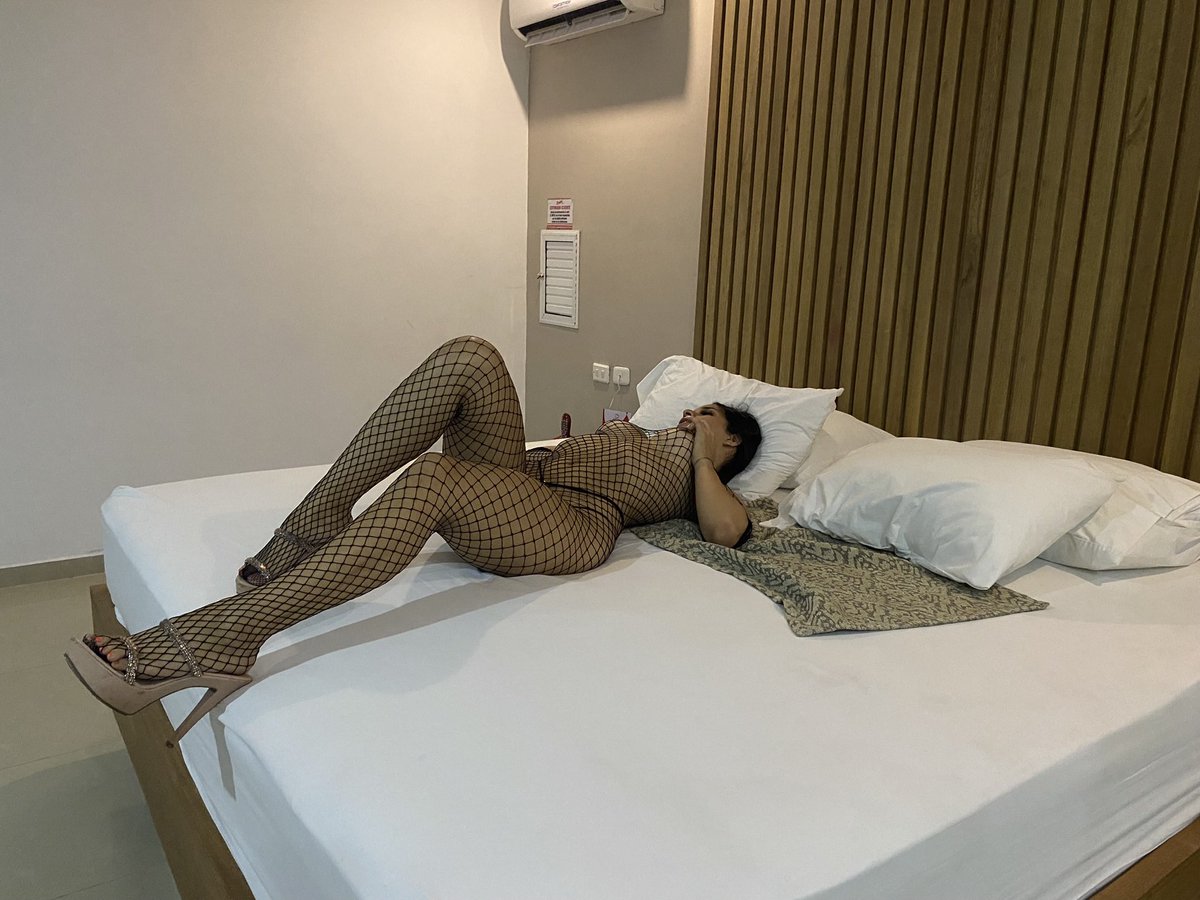 Samantha tweet media