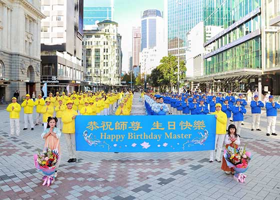 #NouvelleZélande : La célébration de la Journée mondiale du Falun Dafa suscite admiration et soutien #WorldFalunDafaDay #May13 fr.minghui.org/html/articles/…