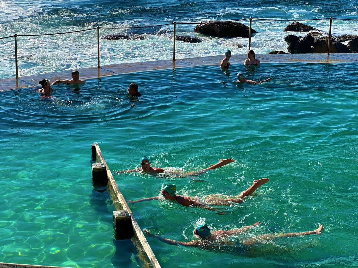 subbie's tweet photo. Beautiful Bronte #oceanpool
My half-way point on unplanned 11km run.
Made me want to swim, so...
#running https://t.co/uNK3raAQEQ