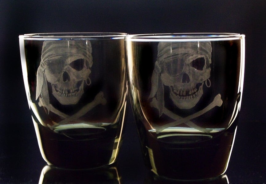 Drink set Pirate Skull and Crossbones Engraved On The Rocks Glass Set etch whiskey scotch black barware tuppu.net/731def7 #dragoncore #GlassTumblers