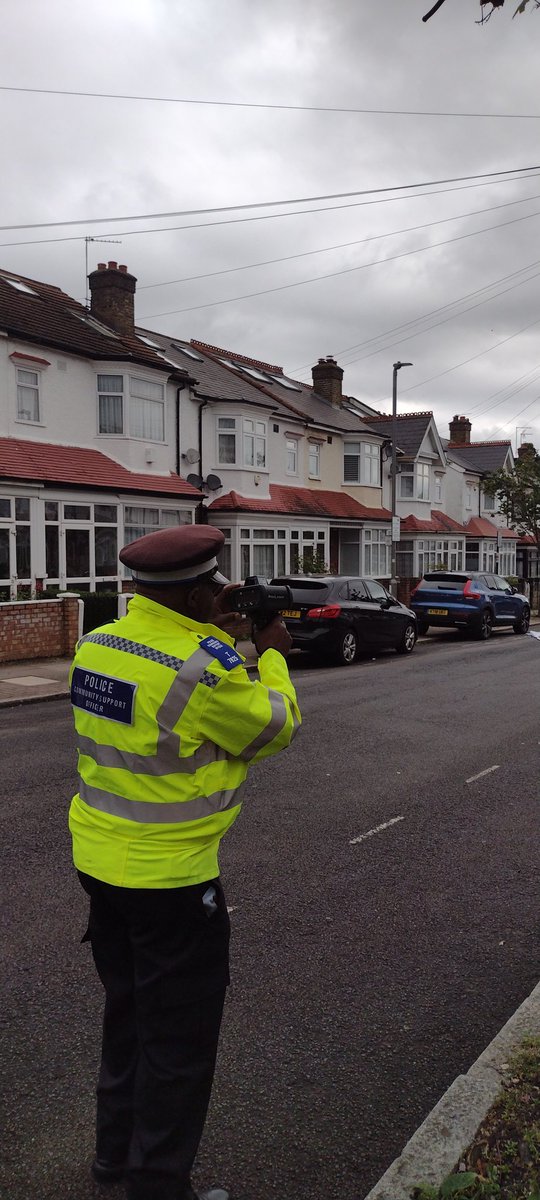 AmCritchard's tweet photo. Out 0080 - 0090 on Avoca Road Sw17 with @metpoliceuk #communityroadwatch 100 cars - 20% above 25 in 20 MPH limit - fastest 38 MPH😯 Offenders will hear about their speeding..... https://t.co/4kosVLc8mA