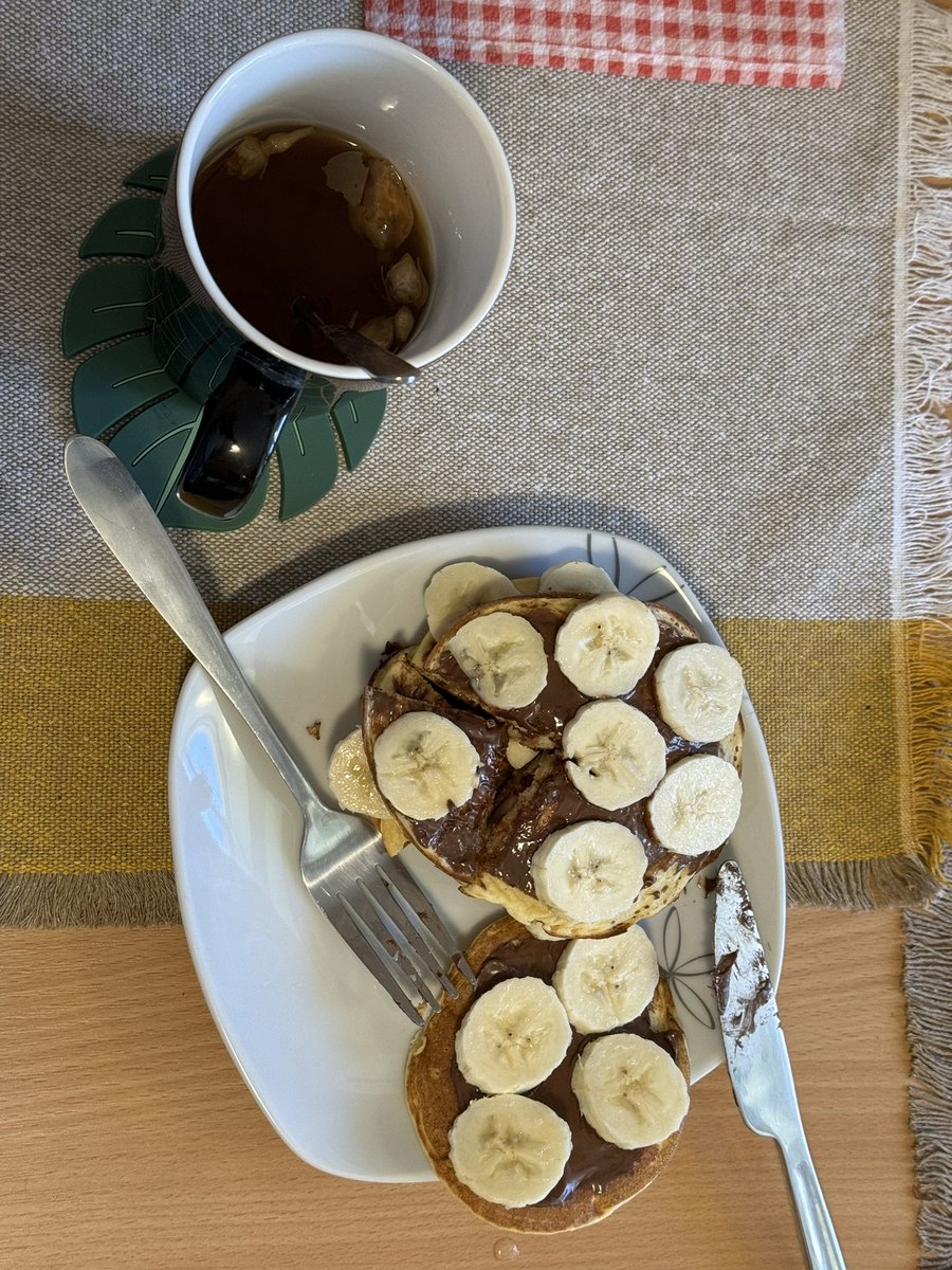 Gm, my girlfriend made me chocolate pancakes with banana for breakfast 🥞 Now let me tell you about the nightmare I had last night: Bitcoiners were much worse than midwits. They would pose as Austrian economists after reading only The Bitcoin Standard. They would pretend to