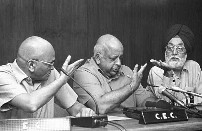 Panel of 3 Election Commissioners in the 1990s T N Seshan, M S Gill and GVG Krishnamurthy. 2 of the 3 Election Commissioners became Congress leaders after retirement... But democracy was totally safe back then!