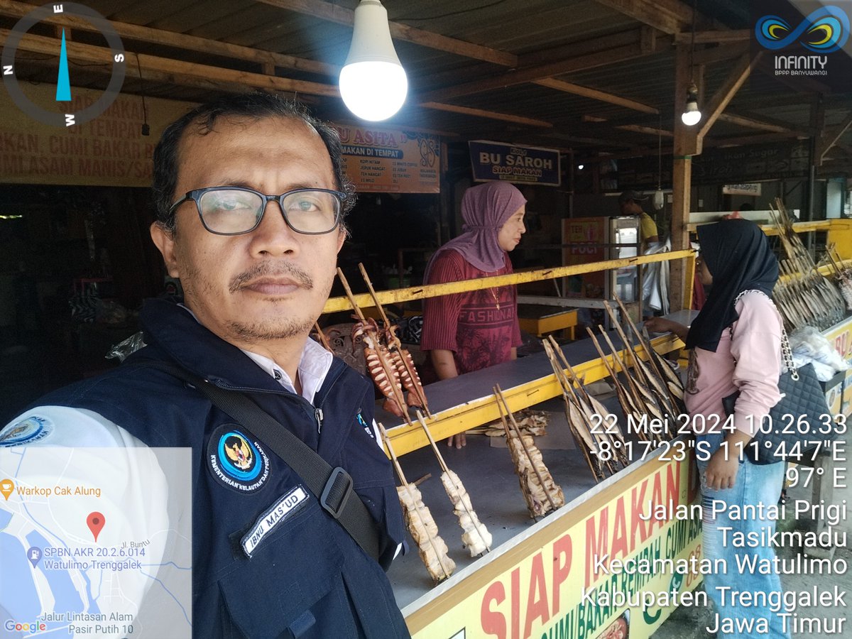 ibnu_m3's tweet photo. Rabu (22/5), Ibnu Mas'ud,S.Pi Luhkan Kab. Trenggalek. Pendataan produksi pengolahan ikan asap di Ibu Siti Hasnatang Ds. Tasikmadu Kec. Watulimo. Produksi per minggu rata" 70-100 kg harga 35.000-50.000/kg
#GiatLuhkanSatminkalBwi #luhlapor #produksi
@puslatluhkp @bppp_banyuwangi https://t.co/HV5qqe5MuO