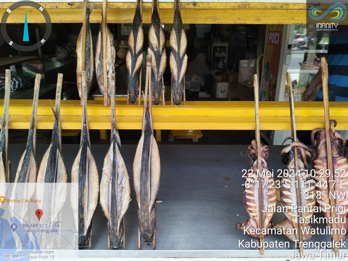 ibnu_m3's tweet photo. Rabu (22/5), Ibnu Mas'ud,S.Pi Luhkan Kab. Trenggalek. Pendataan produksi pengolahan ikan asap di Ibu Siti Hasnatang Ds. Tasikmadu Kec. Watulimo. Produksi per minggu rata" 70-100 kg harga 35.000-50.000/kg
#GiatLuhkanSatminkalBwi #luhlapor #produksi
@puslatluhkp @bppp_banyuwangi https://t.co/HV5qqe5MuO