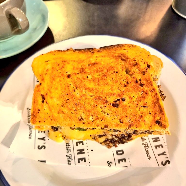 Got to finally try their famous haggis toasties. Hella tasty! 😋♥️