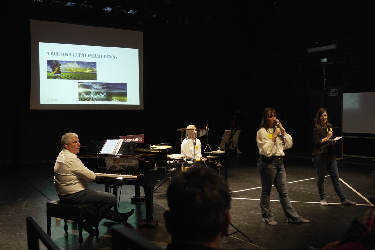 🗣️Us compartim el vídeo resum de la primera edició de Rural(ment)📽️ talaiapagesa.cat
Va ser una jornada plena de emocions❤️música🎶 i vocació per la terra🌱
Des de l’equip tècnic estem molt agraïdes a totes les persones pageses que van participar per fer-ho possible🙏