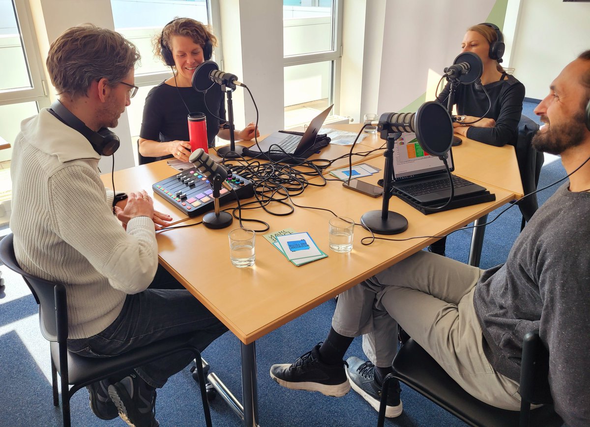 Sébastien Vannier (@electorallemand) on Twitter photo ⚽ Fußball : die "nachhaltigste EM aller Zeiten"? ⚽ In der 5. Ep. des Podcasts #WuPiG sprechen wir über Fußball-Fans im Zug, Kunstrasen, Rasenheizung, Inklusion und Sport-Ausstellung. Mit Michael Jopp (<a href="/Innensenatorin/">Senatsverwaltung für Inneres und Sport</a>) und Jutta Katthage (@BISp_Bund).
soundcloud.com/rifs_potsdam/w… ⚽ Fußball : die "nachhaltigste EM aller Zeiten"? ⚽ In der 5. Ep. des Podcasts #WuPiG sprechen wir über Fußball-Fans im Zug, Kunstrasen, Rasenheizung, Inklusion und Sport-Ausstellung. Mit Michael Jopp (<a href="/Innensenatorin/">Senatsverwaltung für Inneres und Sport</a>) und Jutta Katthage (@BISp_Bund).
soundcloud.com/rifs_potsdam/w…