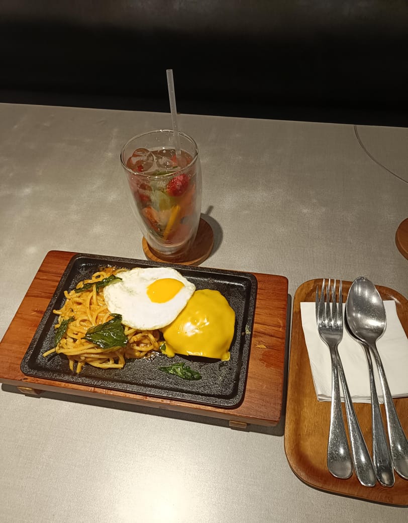 initially_T's tweet photo. Oishii 👌 Itadakimasu 👨‍🍳 #latebrunch https://t.co/KVi6GPHLj4