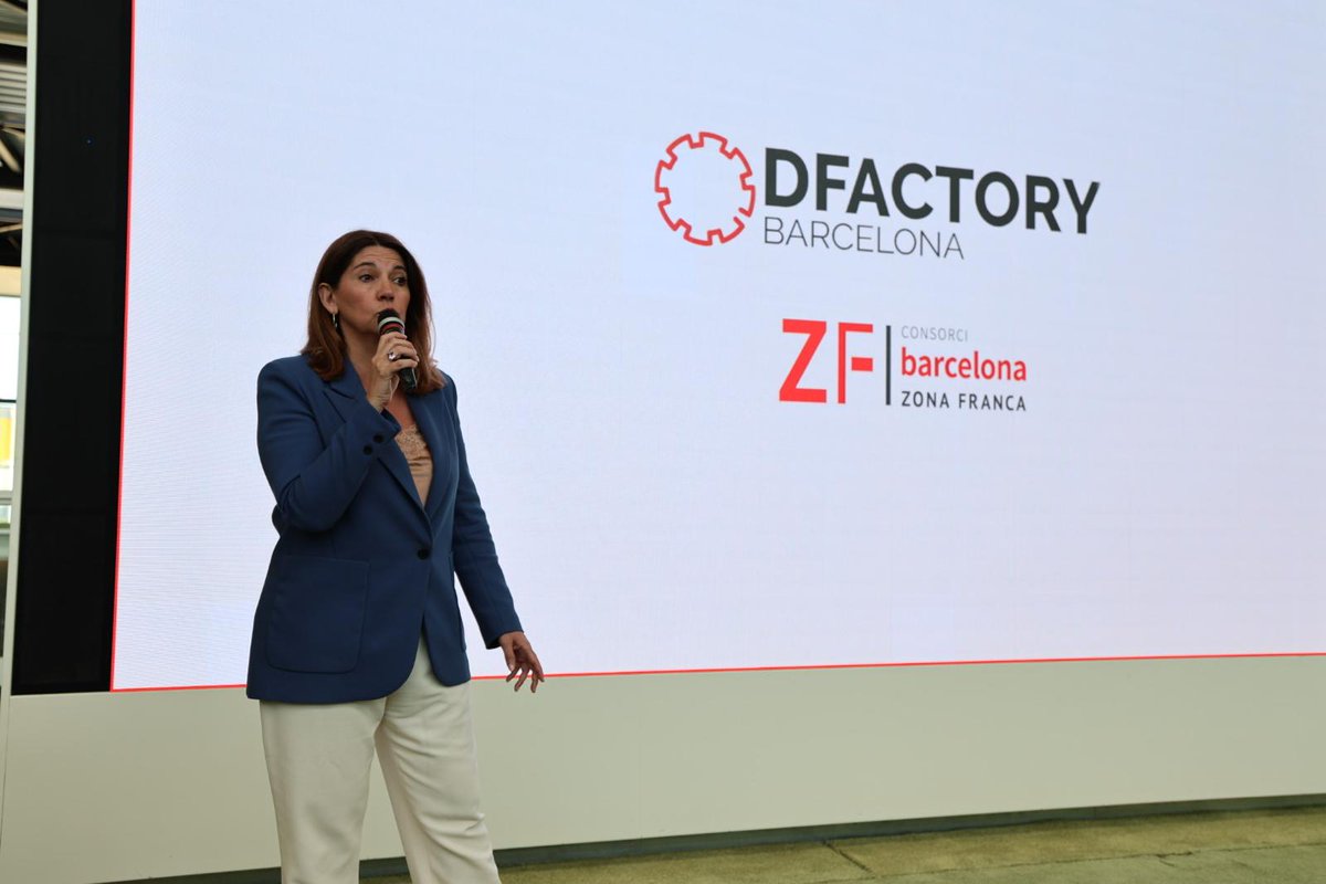 .@sorigueblanca resalta 'La colaboración es muchísimo mejor que la competición. La industria 4.0 lo que hace es ser transversal para transformar la economía' #DFactory .@siemens_es