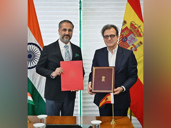 #NewDelhi | Spain has become the 99th member of the International Solar Alliance. 

India and France jointly launched the #InternationalSolarAlliance (ISA) during #COP21 in #Paris in 2015.

#SolarEnergy #SolarAlliance #ParisAgreement