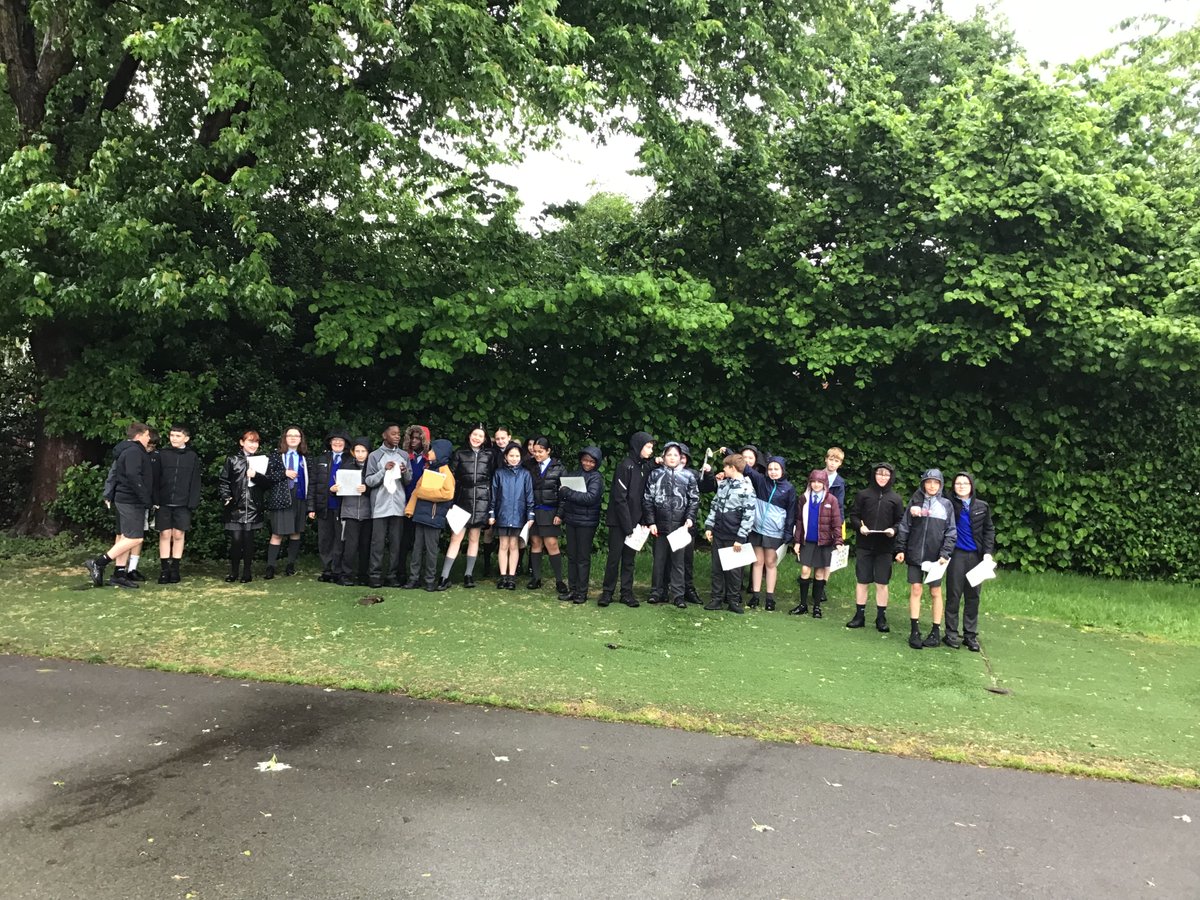 Today it is Outdoor Classroom Science Day. 6FR braved the rain to identify and classify the different trees we have in our school grounds. #living things #outdoor classroom #laudatosi